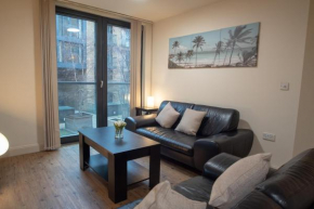 Discover Comfort and Style - Your Elegant Stay Offers a 2-Bedroom Haven with Free Parking and Coffee!